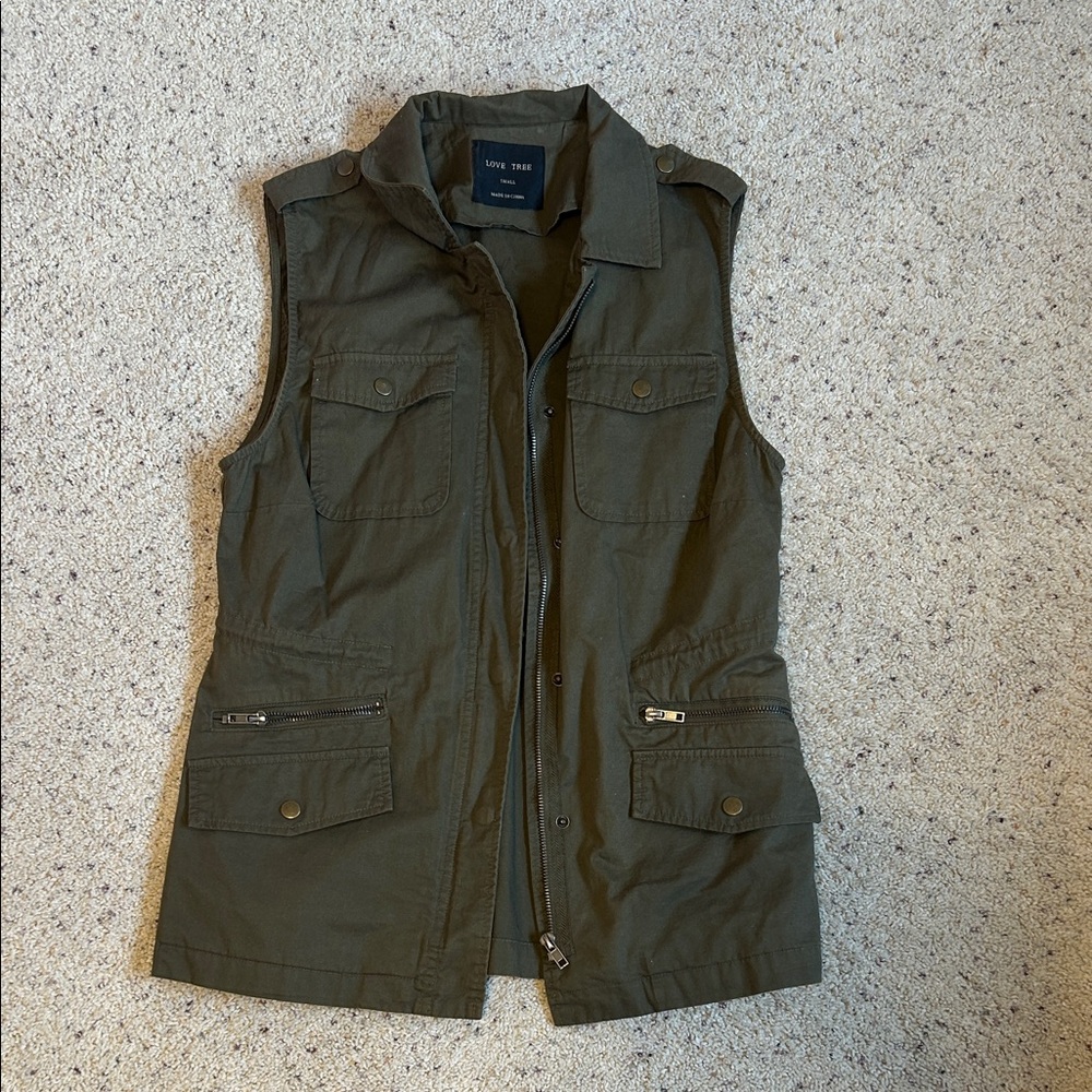 Love Tree Green Sleeveless Vest